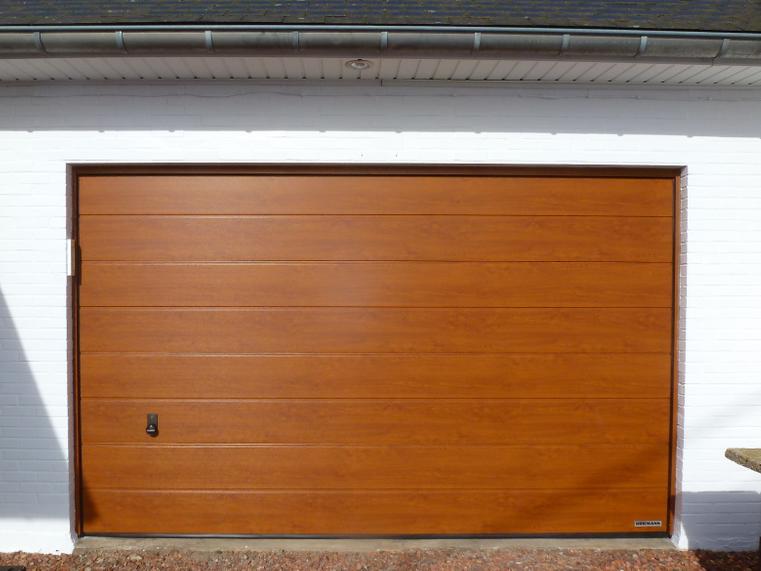 Hörmann - Klassieke garagepoort M-profilering Bruin, uit staal