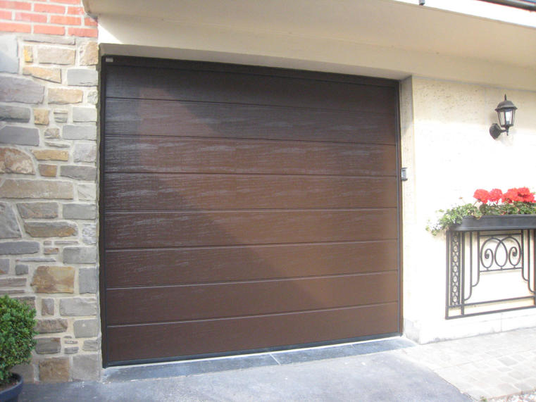 Hörmann - Klassieke garagepoort M-profilering Bruin, uit staal