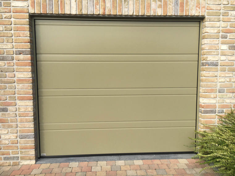 Hörmann - Klassieke garagepoort D-profilering Groen, uit staal