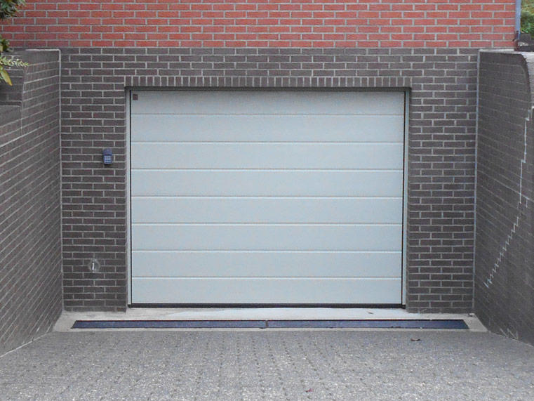 Hörmann - Klassieke garagepoort M-profilering Wit, uit staal