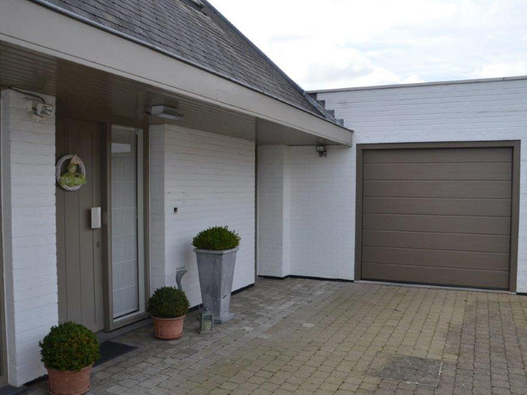Hörmann - Klassieke garagepoort M-profilering Beige, uit staal