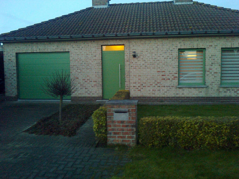 Hörmann - Klassieke garagepoort M-profilering Groen, uit staal