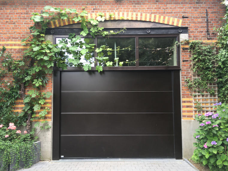 Hörmann - Klassieke garagepoort L-profilering Bruin, uit staal