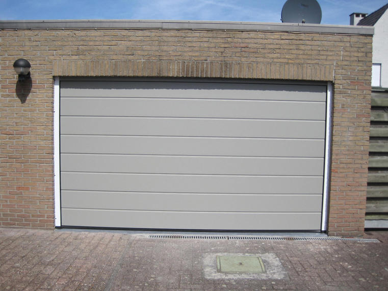 Hörmann - Klassieke garagepoort M-profilering Houtlook, uit staal
