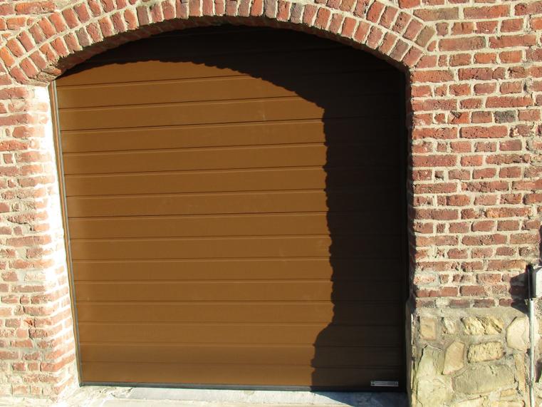 Hörmann - Klassieke garagepoort S-profilering Bruin, uit staal