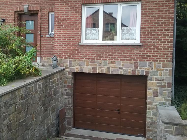Hörmann - Klassieke garagepoort M-profilering Bruin, uit staal