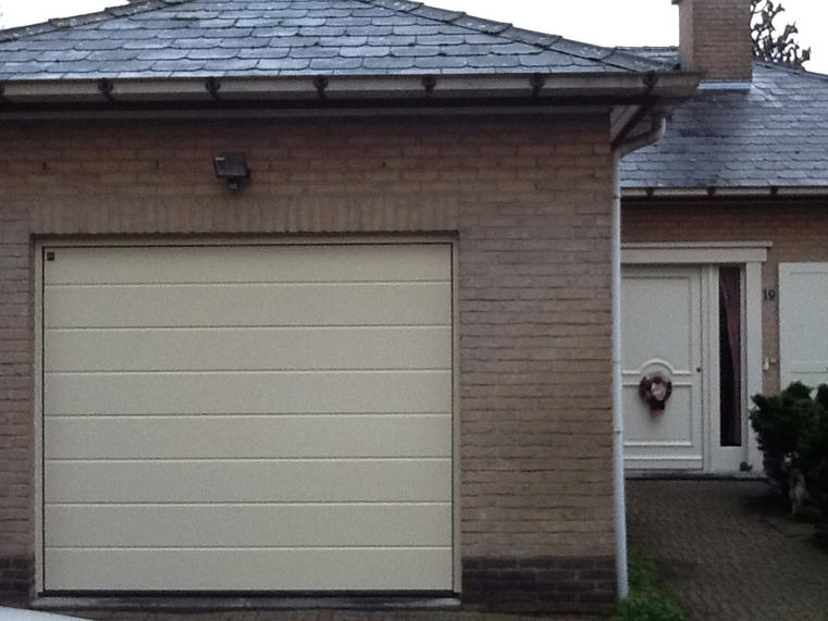 Hörmann - Klassieke garagepoort M-profilering Wit, uit staal