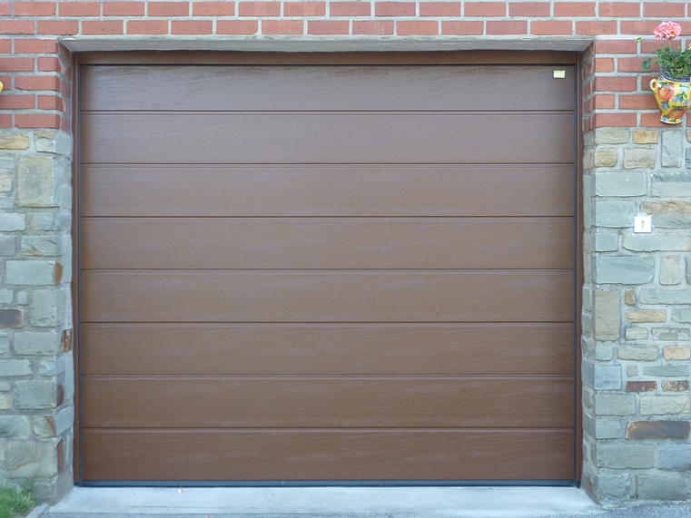 Hörmann - Klassieke garagepoort M-profilering Bruin, uit staal