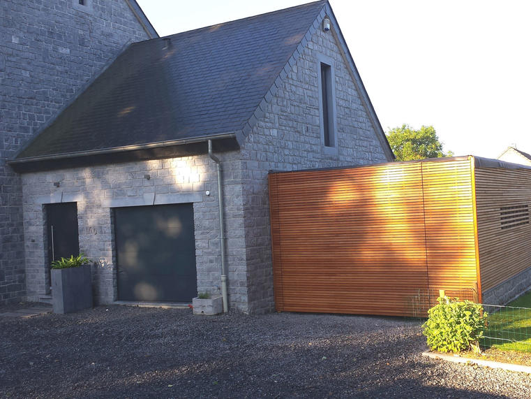 Hörmann - Porte basculante revêtue moderne  Aspect bois, en bois