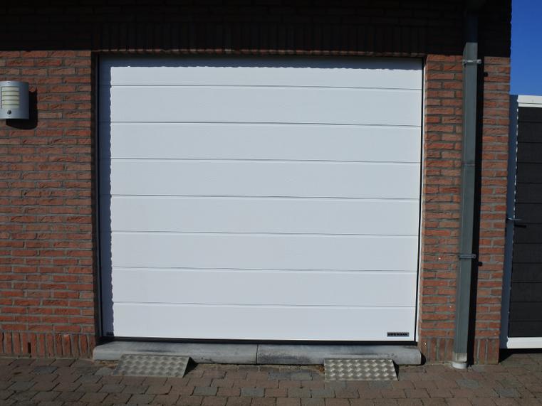 Hörmann - Klassieke garagepoort M-profilering Wit, uit staal