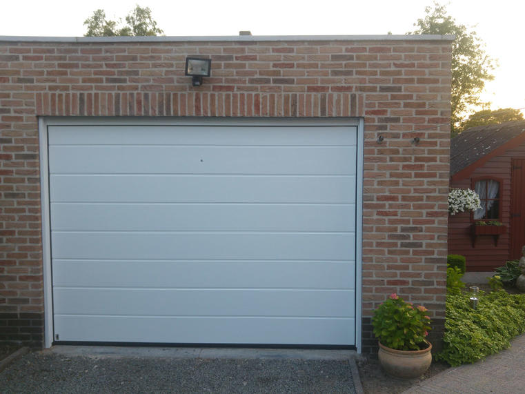 Hörmann - Klassieke garagepoort M-profilering Wit, uit staal