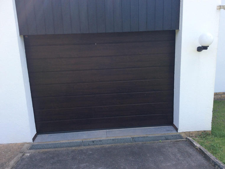 Hörmann - Klassieke garagepoort M-profilering Houtlook, uit staal