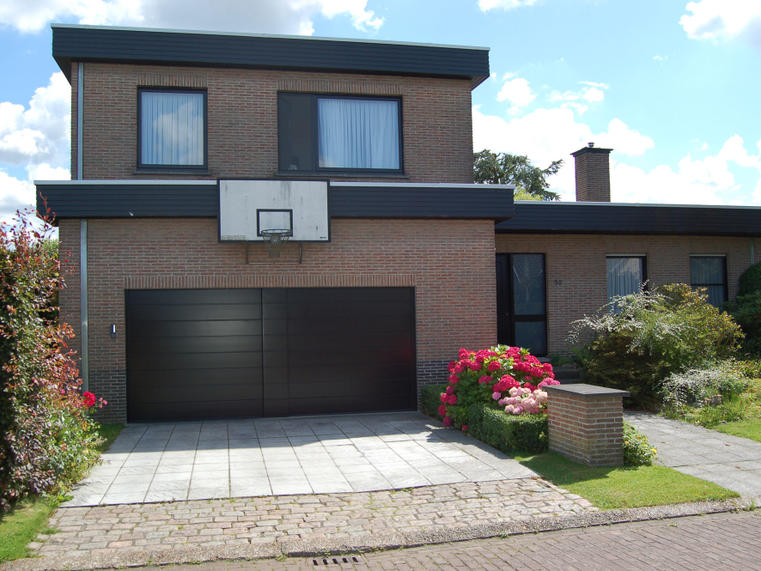 Hörmann - Klassieke garagepoort M-profilering Bruin, uit staal