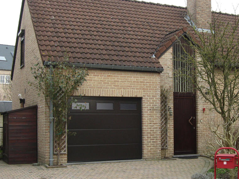 Hörmann - Klassieke garagepoort L-profilering Bruin, uit staal