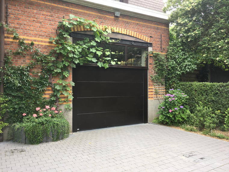 Hörmann - Klassieke garagepoort L-profilering Bruin, uit staal