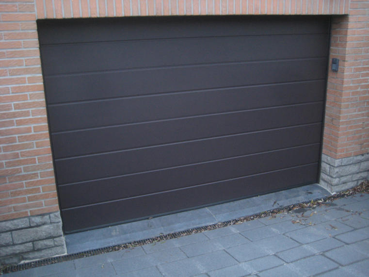Hörmann - Klassieke garagepoort M-profilering Bruin, uit staal