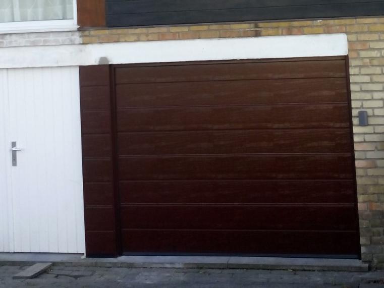 Hörmann - Klassieke garagepoort M-profilering Bruin, uit staal