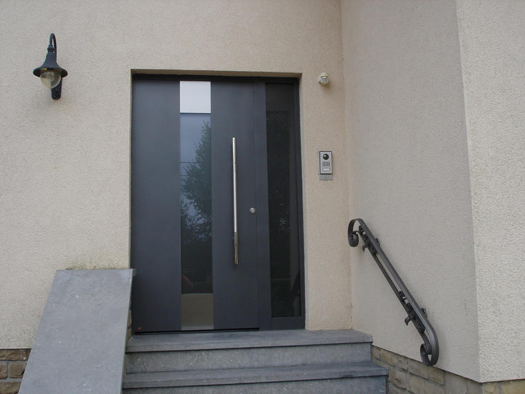 Hörmann - Klassieke voordeur met glas  Grijs, uit aluminium