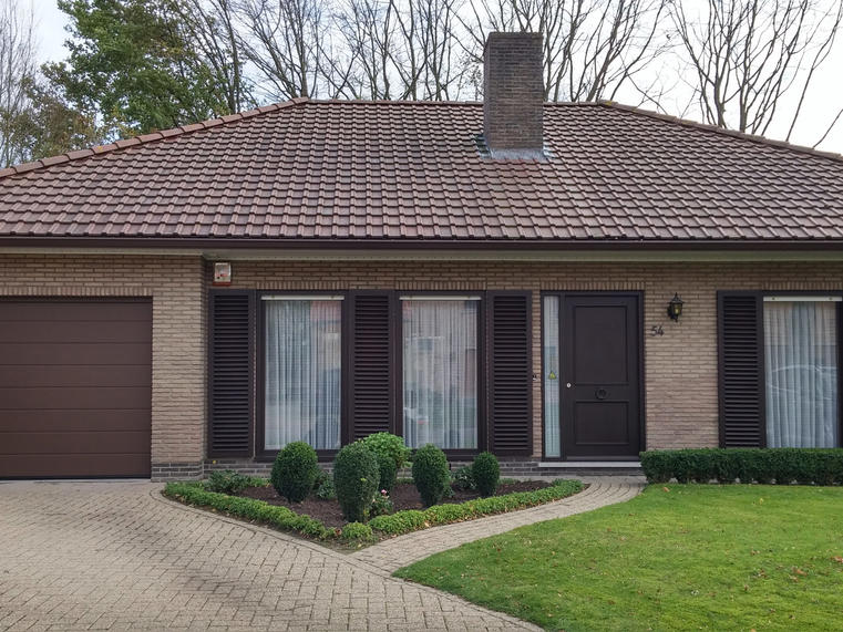 Hörmann - Klassieke garagepoort M-profilering Bruin, uit staal