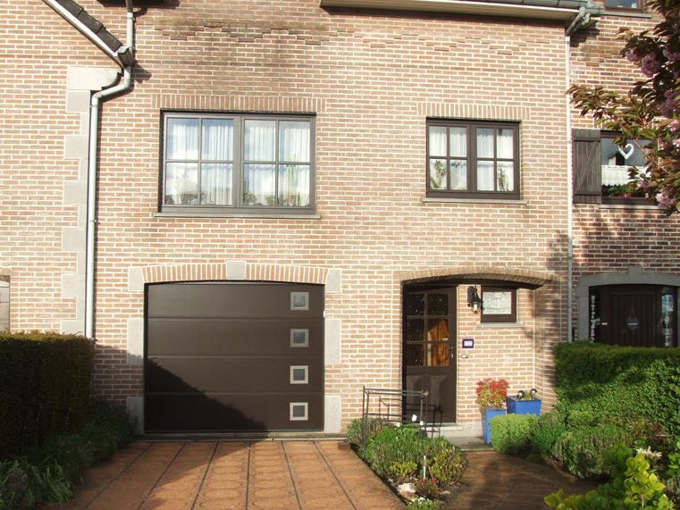 Hörmann - Klassieke garagepoort L-profilering Bruin, uit staal