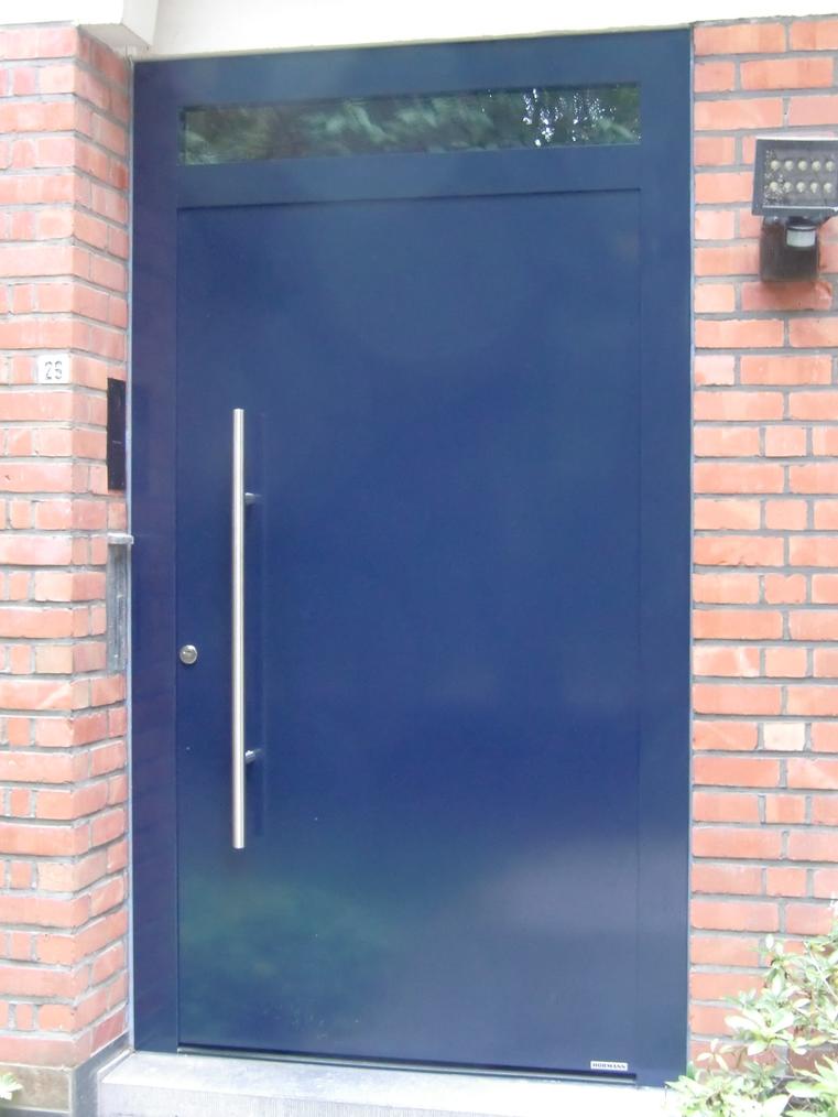 Hörmann - Moderne voordeur met glas  Blauw, uit staal