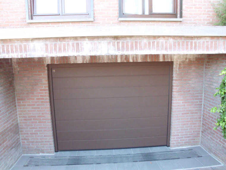 Hörmann - Klassieke garagepoort M-profilering Bruin, uit staal