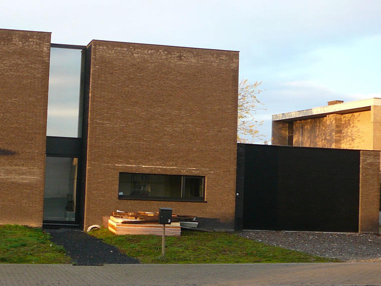 Hörmann - Moderne garagepoort  Zwart, uit aluminium