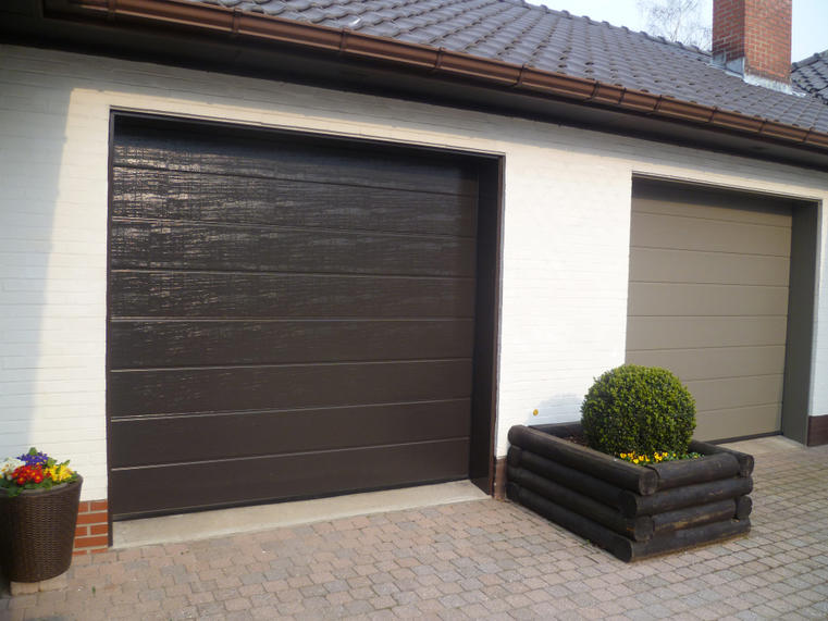 Hörmann - Klassieke garagepoort M-profilering Bruin, uit staal
