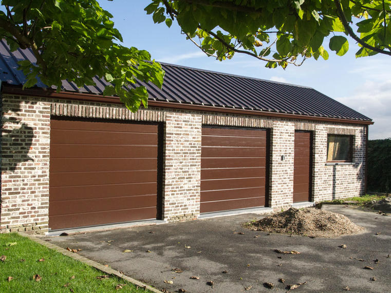Hörmann - Klassieke garagepoort M-profilering Bruin, uit staal