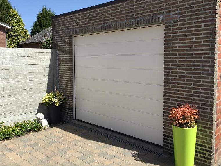 Hörmann - Klassieke garagepoort M-profilering Wit, uit staal