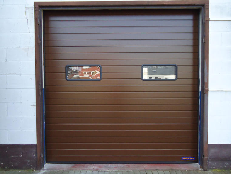 Hörmann - Klassieke garagepoort S-profilering Bruin, uit staal