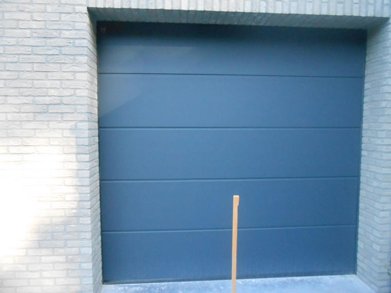 Hörmann - Moderne sectionale poort L-profilering Blauw, uit staal