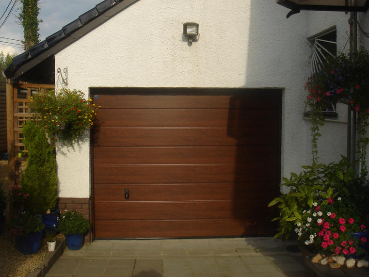 Hörmann - Klassieke garagepoort M-profilering Houtlook, uit staal
