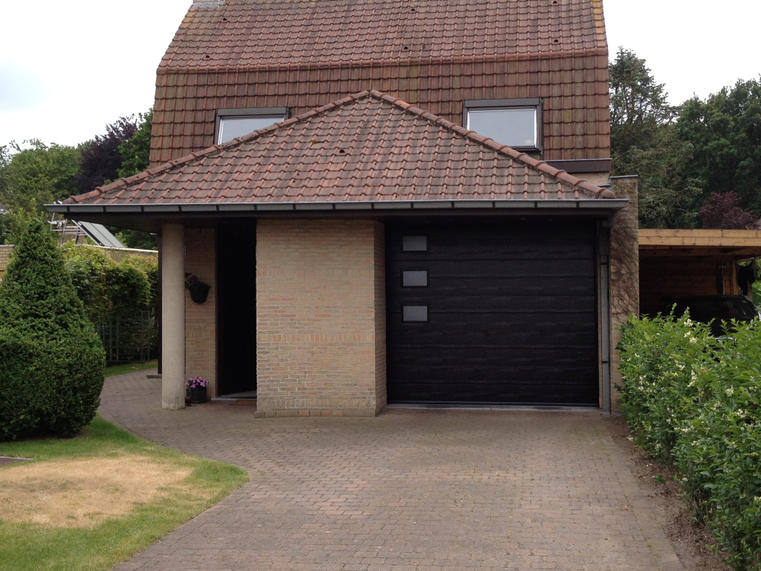 Hörmann - Klassieke garagepoort M-profilering Bruin, uit staal