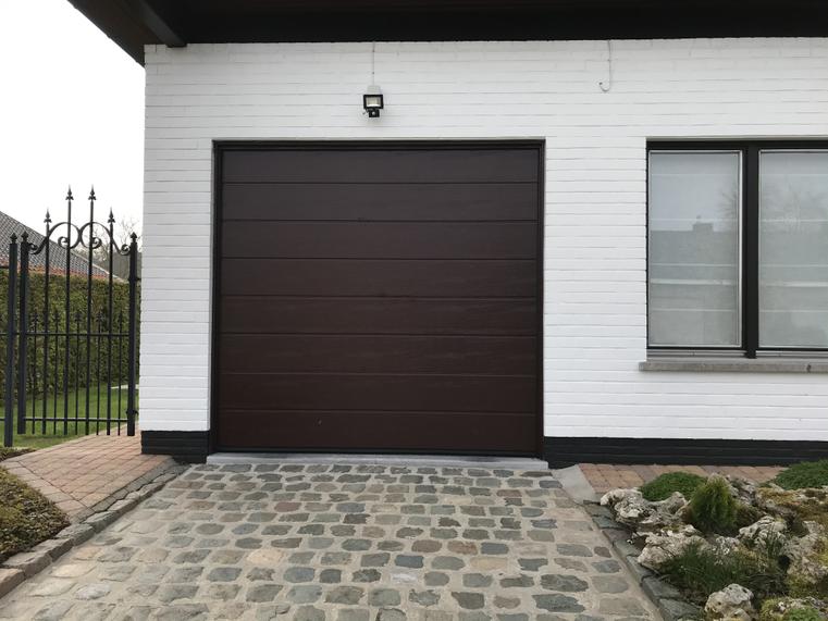 Hörmann - Klassieke garagepoort M-profilering Bruin, uit staal