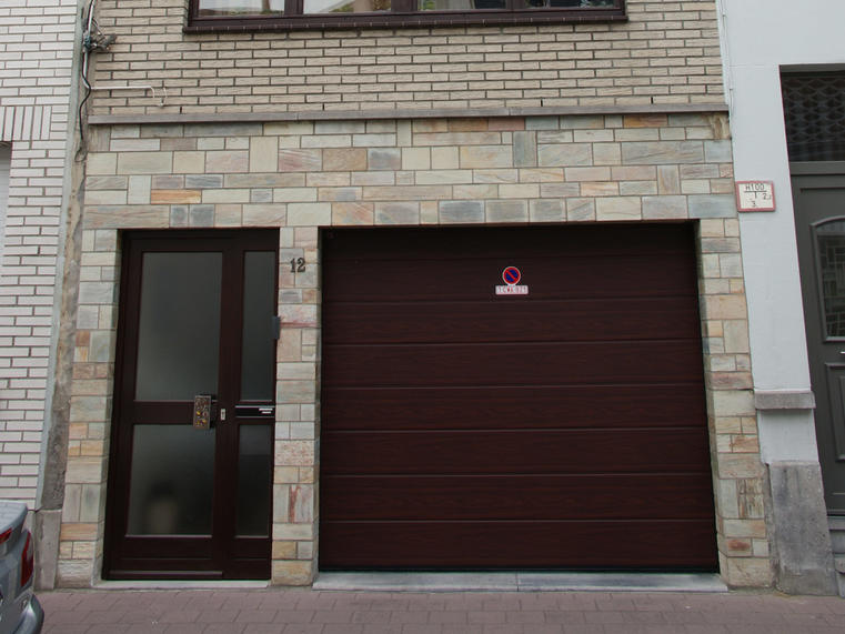 Hörmann - Klassieke garagepoort M-profilering Bruin, uit staal