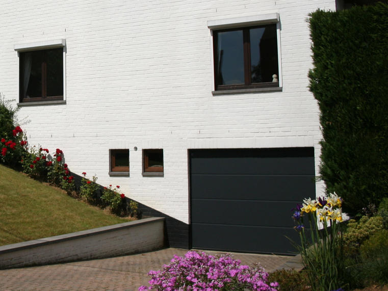Hörmann - Klassieke garagepoort L-profilering Zwart, uit staal