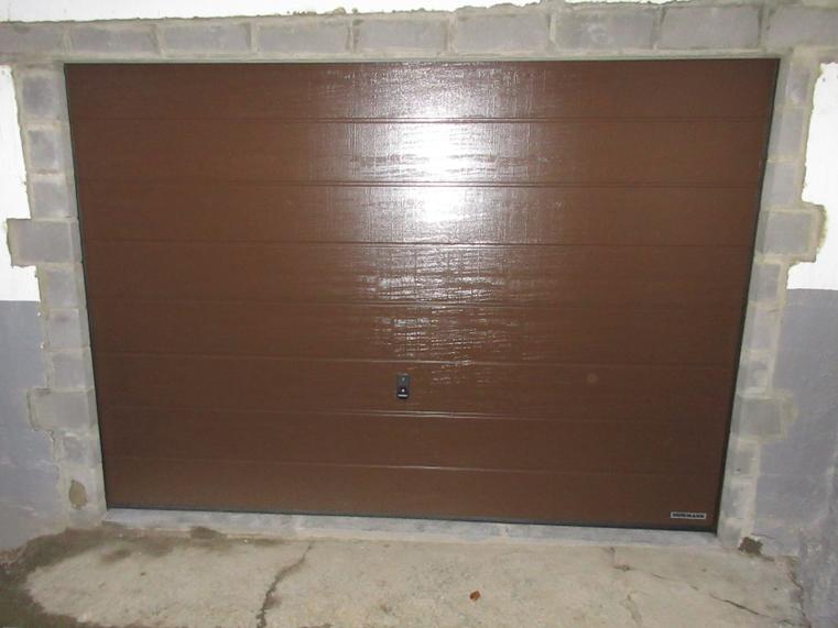 Hörmann - Klassieke garagepoort M-profilering Bruin, uit staal