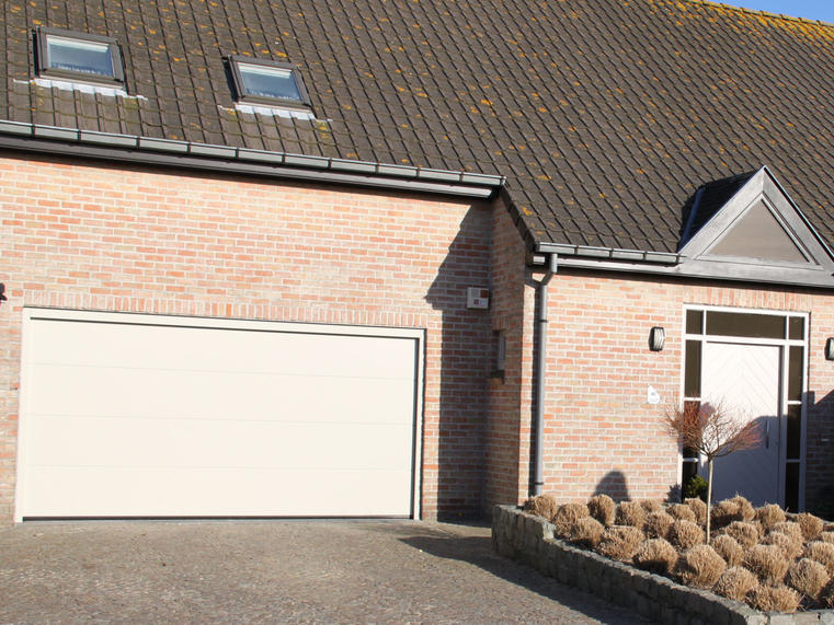 Hörmann - Klassieke garagepoort L-profilering Beige, uit staal