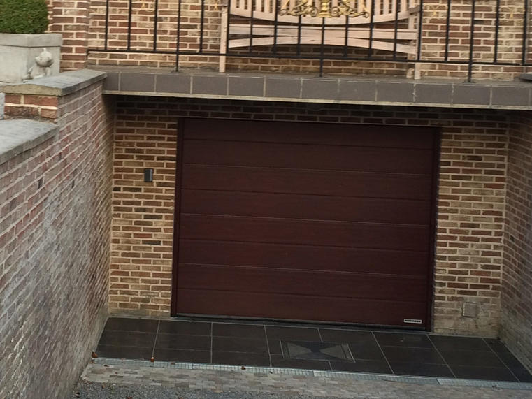 Hörmann - Klassieke garagepoort M-profilering Bruin, uit staal
