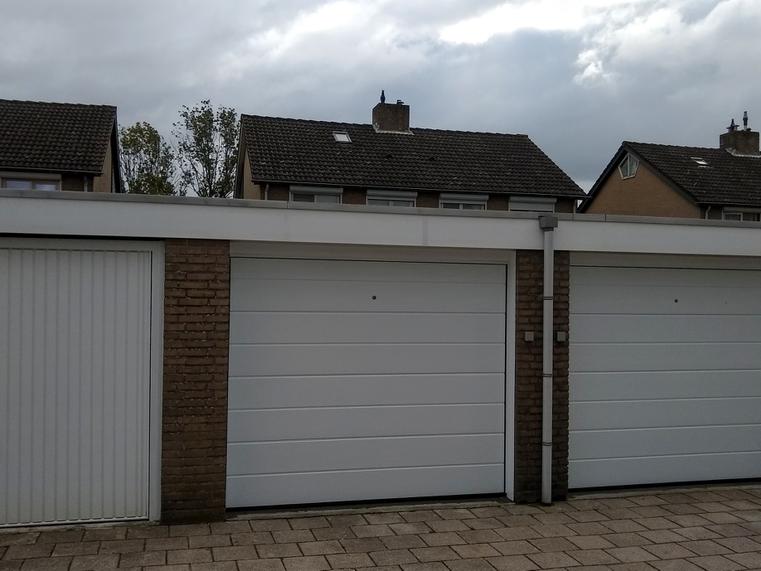 Hörmann - Klassieke garagepoort M-profilering Wit, uit staal