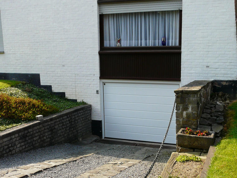 Hörmann - Klassieke garagepoort M-profilering Wit, uit staal