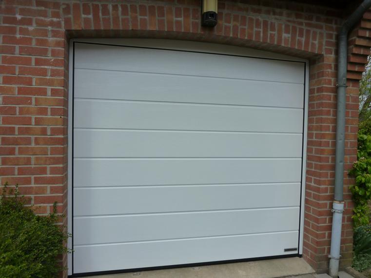 Hörmann - Klassieke garagepoort M-profilering Wit, uit staal
