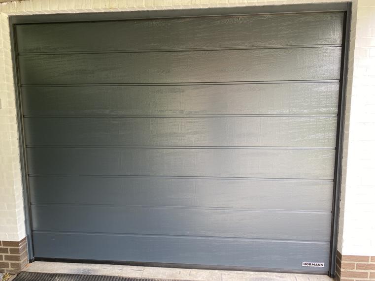 Hörmann - Klassieke garagepoort M-profilering Grijs, uit staal