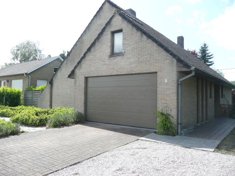 Hörmann - Klassieke garagepoort M-profilering Beige, uit staal