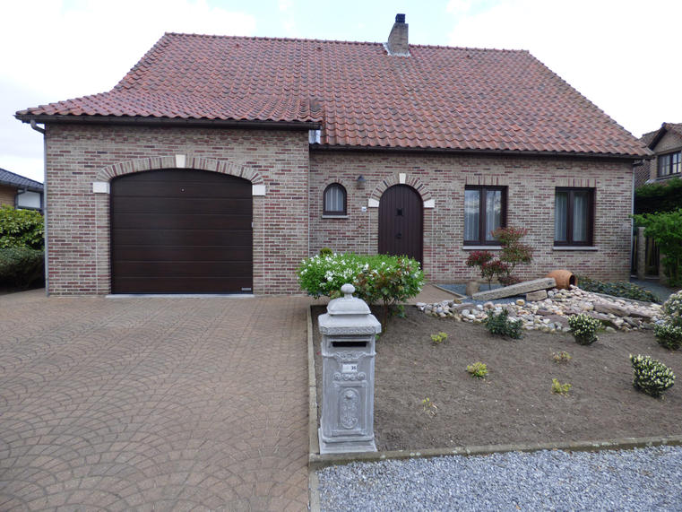 Hörmann - Klassieke garagepoort M-profilering Bruin, uit staal