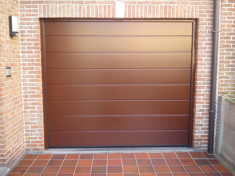 Hörmann - Klassieke garagepoort M-profilering Bruin, uit staal