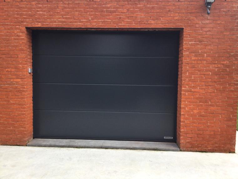 Hörmann - Klassieke garagepoort L-profilering Zwart, uit staal