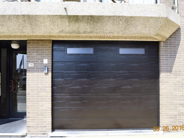 Hörmann - Klassieke garagepoort M-profilering Houtlook, uit staal