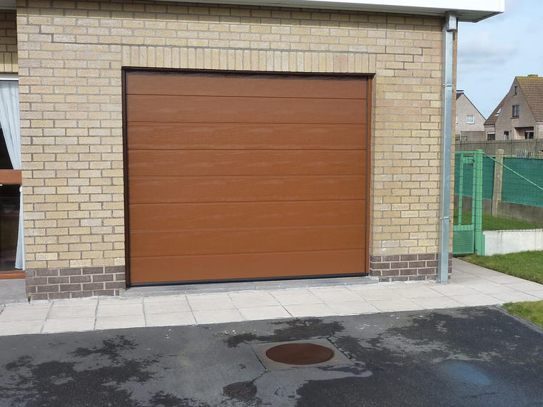 Hörmann - Klassieke garagepoort M-profilering Bruin, uit staal